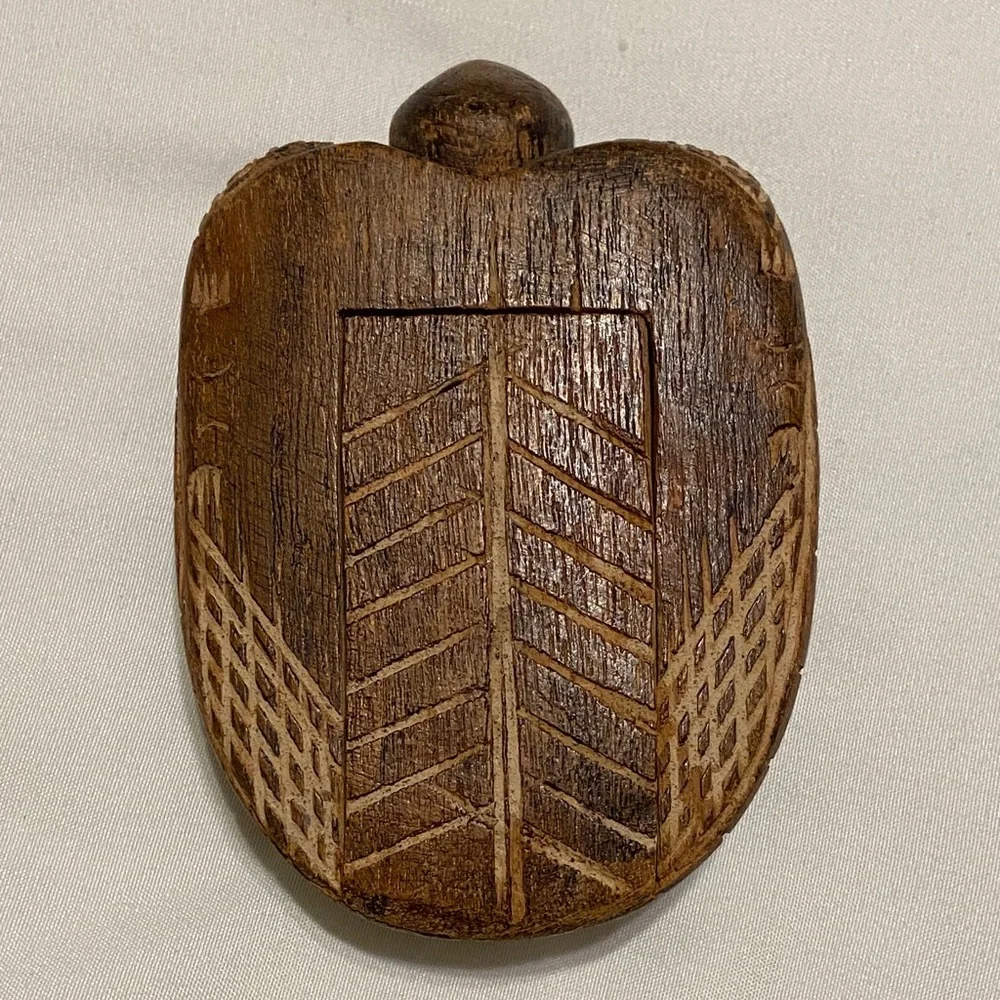 Wooden hand-carved Turtle hidden compartment Figurine - Picture 4 of 7